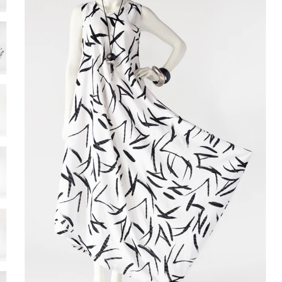 Asymmetrical Black and White Dress - Picture 1 of 9